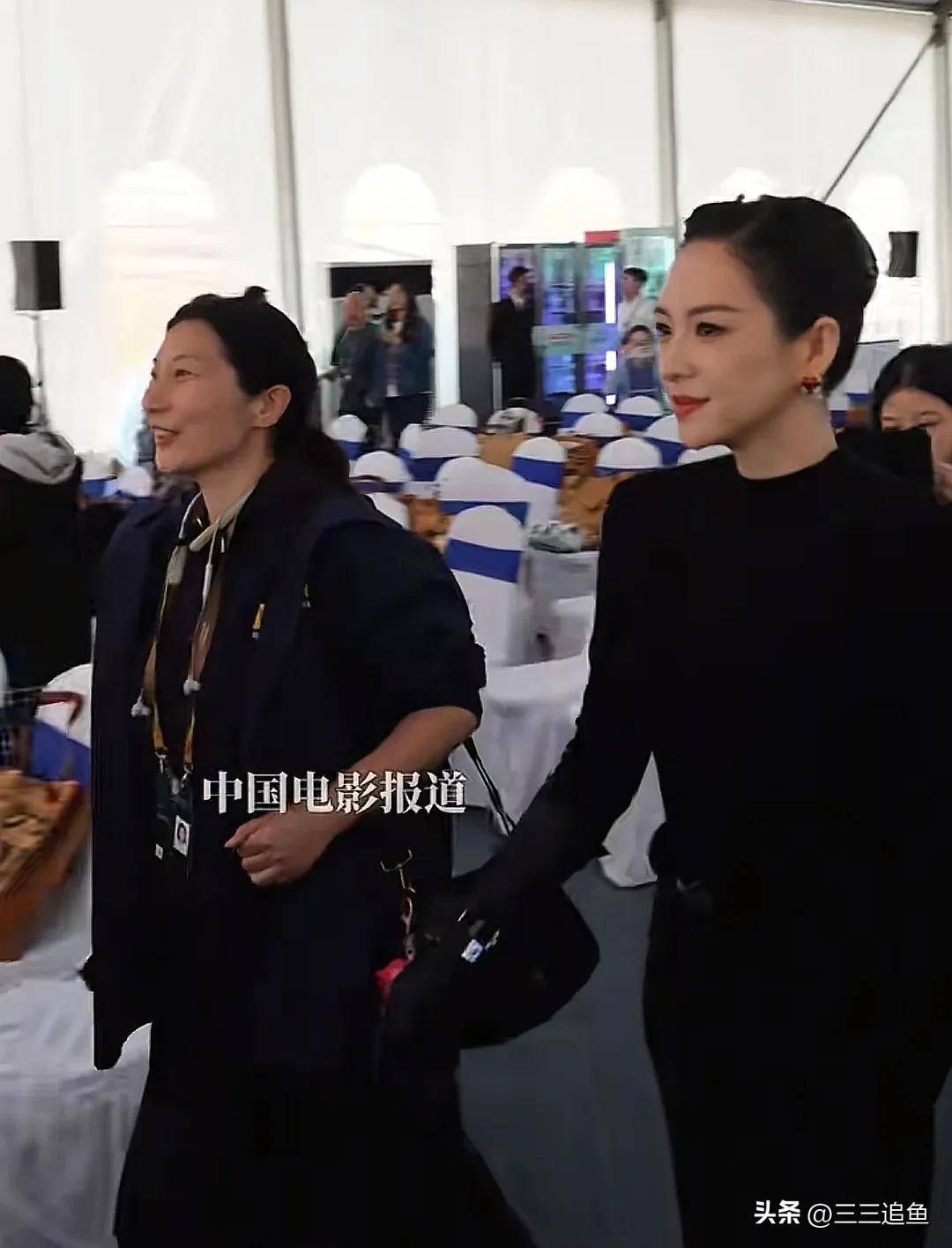 章子怡和陈凯歌相互拥抱,临走前还拉手,人情冷暖展现的淋漓尽致