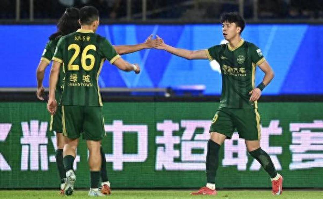 18岁天才王钰栋中超两球建功，浙江队4-2胜长春亚泰，国足锋线新希望