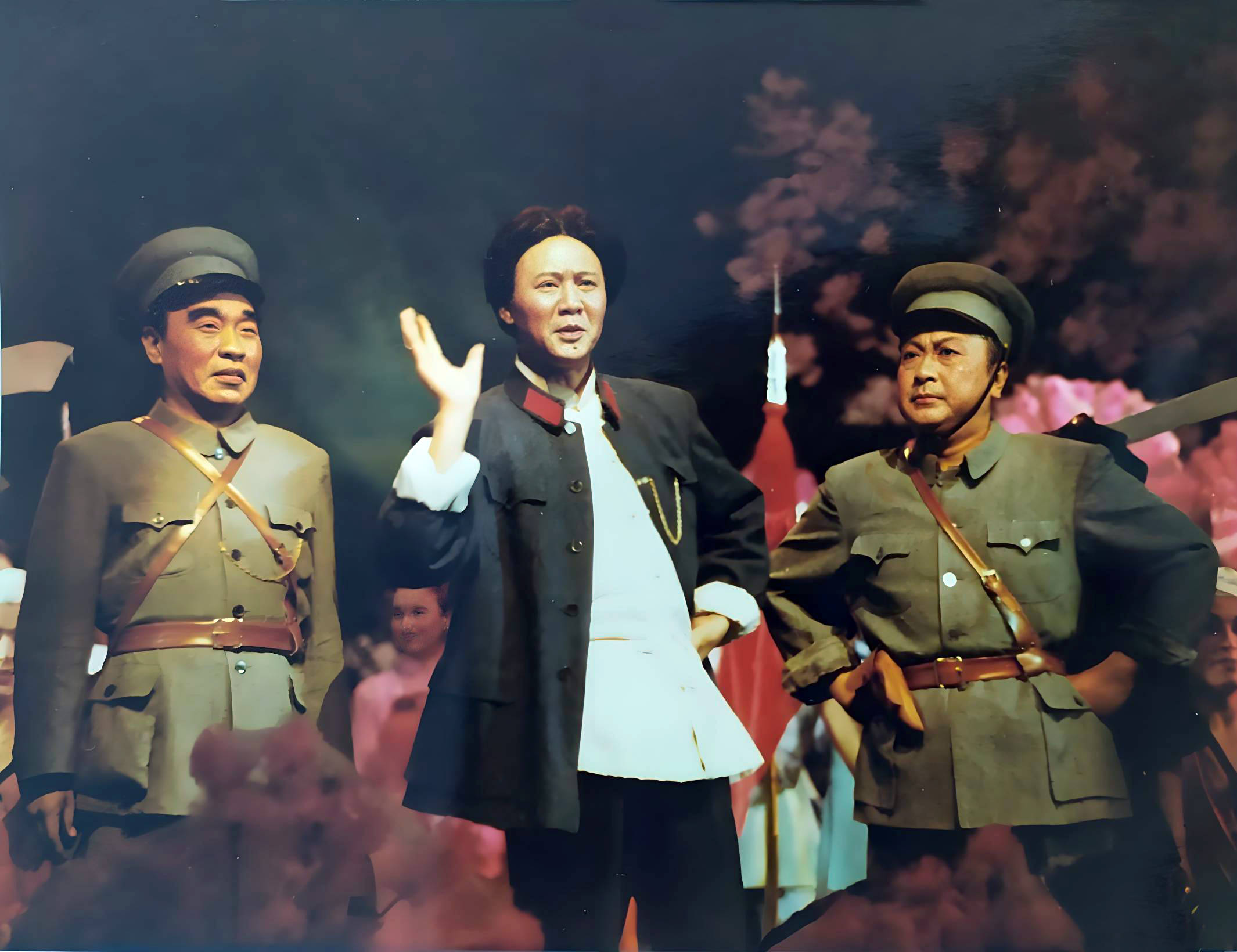 (左起:王伍福,古月,刘锡田剧照)在美国那场车祸中,刘锡田与黄凯