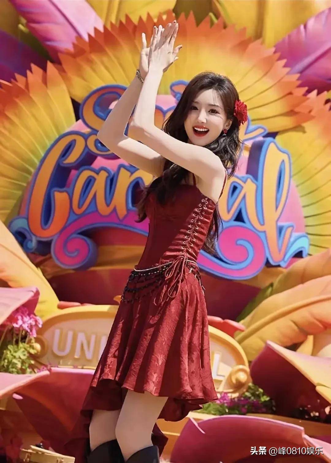 毛晓彤穿红裙跳舞明媚又热烈,美丽动人
