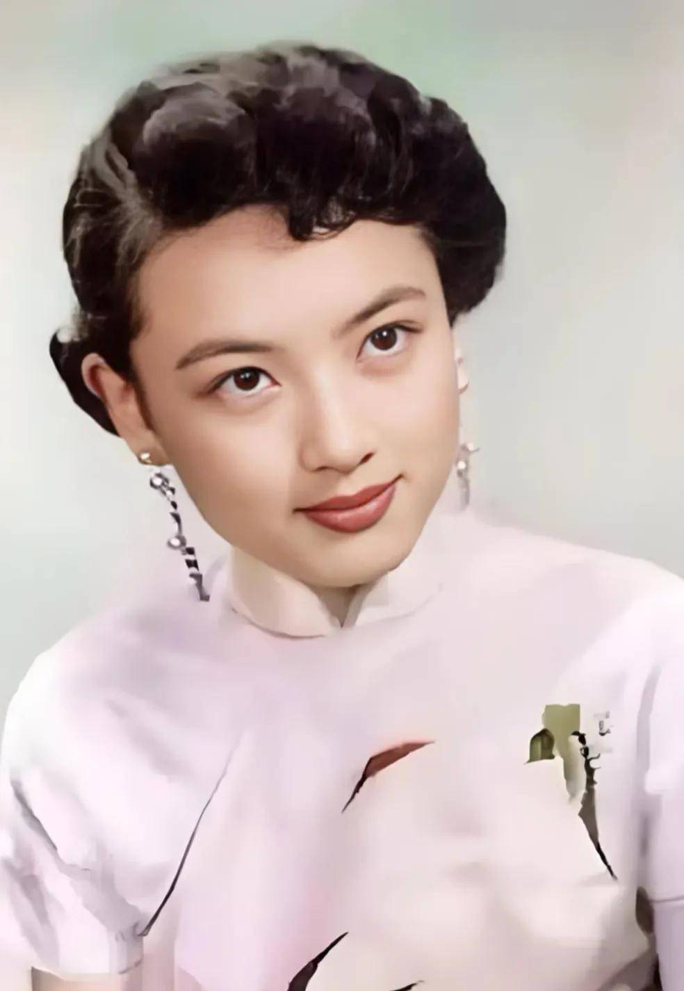 她身世不凡,是"长城三公主"之一,坐过牢,小女儿曾是tvb艺人