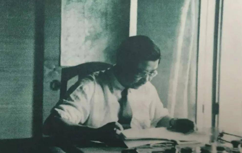 1949年，两个后卫营叛乱，他们的目标是针对在西