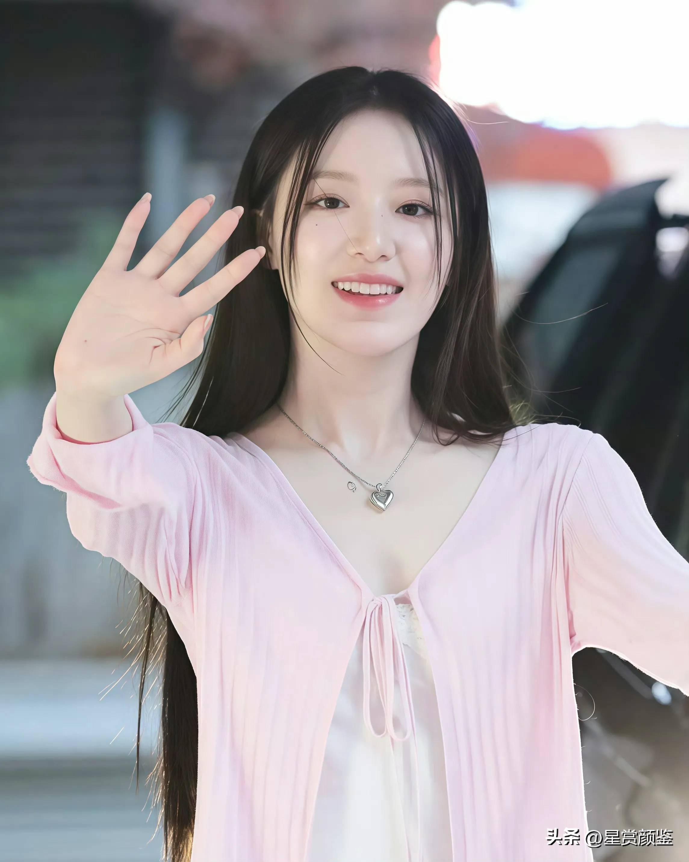 粉嫩叶舒华,韩国女团骄傲,真美丽!