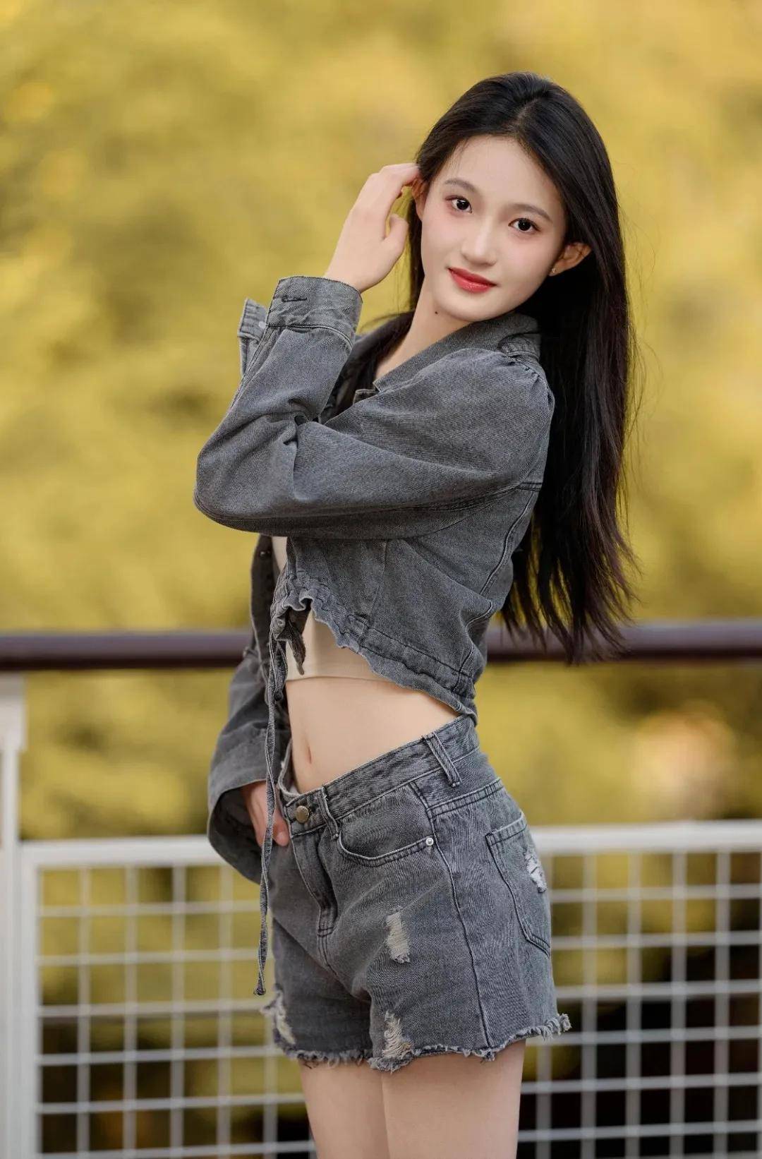 时尚街拍指南!9个万能动作,拍出潮流气质感,微微一笑很倾城