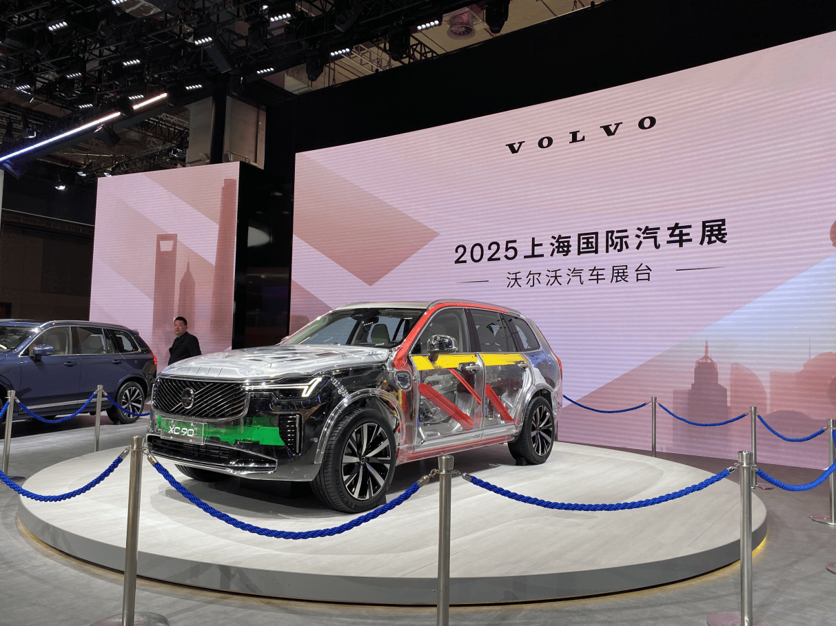 2025上海车展:进口旗舰大六座沃尔沃全新xc90闪耀登场