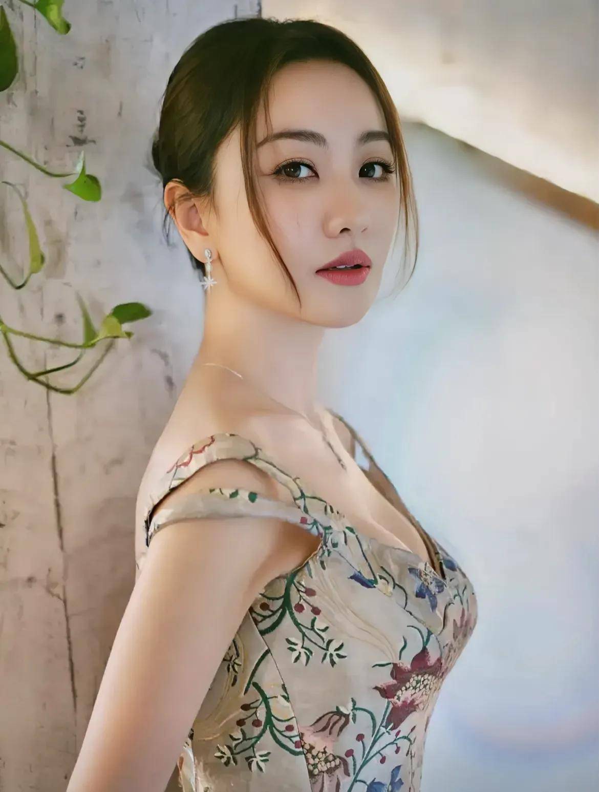 12位内娱最丰满的女星每位都身材火辣令人惊叹第一长得太猛了