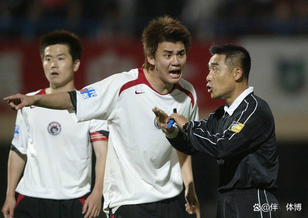 上海海港与青岛海牛对决：武磊能否打破进球荒，李霄鹏外援成关键