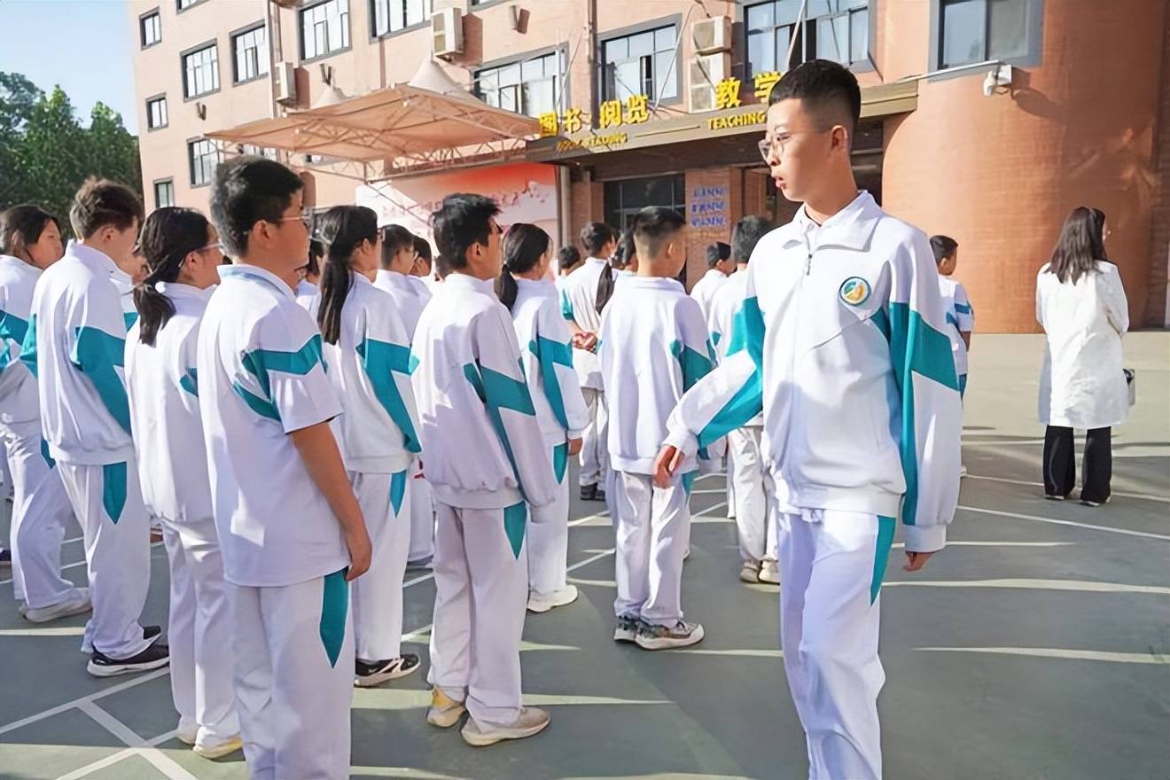 以敬畏之心筑生命之盾西安高新唐南中学举行防震疏散演练