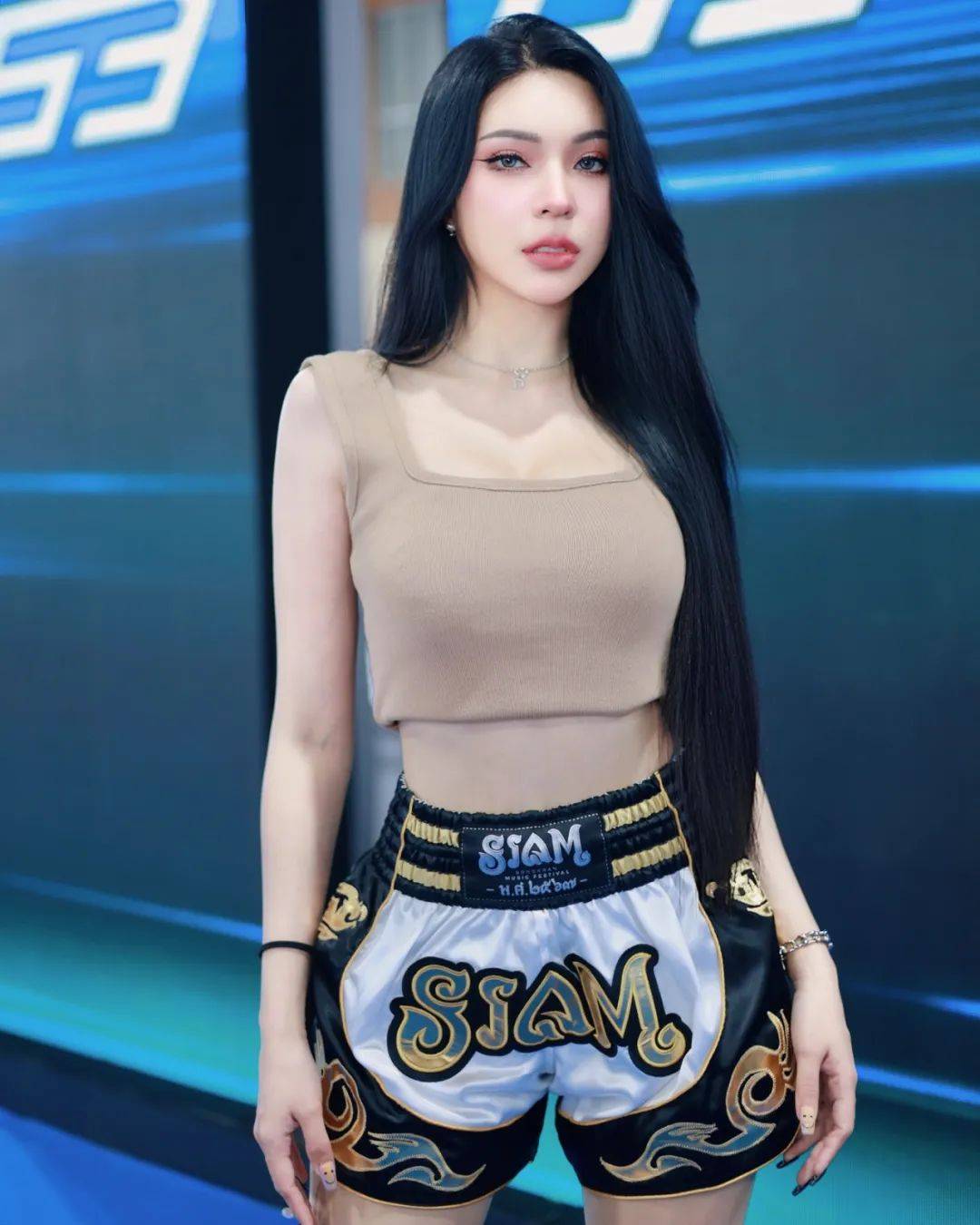 泰国混血车模妖娆性感的碧眼狐狸当选泰国十大美女