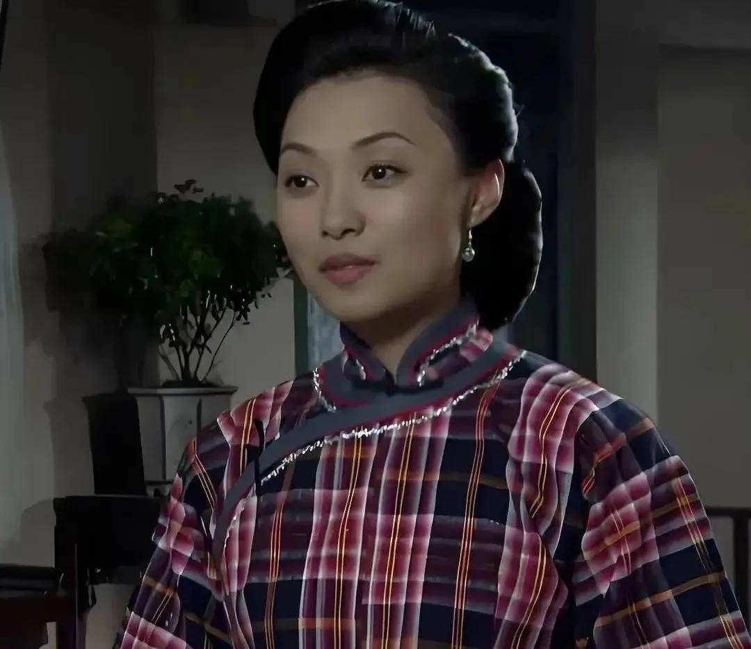 从《闯关东》认识她,长得漂亮演技好,出道20年虽不红却成了赢家