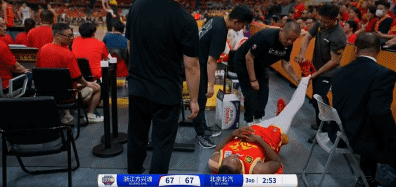 记者：什琴斯尼尚未决定续约，巴萨已为马丁内斯提供报价