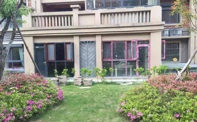 售楼冠军推心置腹；这样房子别要，还没住进去就贬值，转手没人
