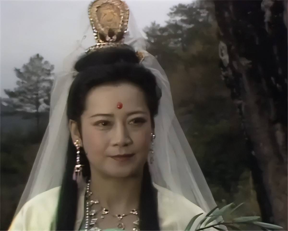 根据《西游记》中的设定,灵山的佛教体系按等级划分,最高的级别为"佛"