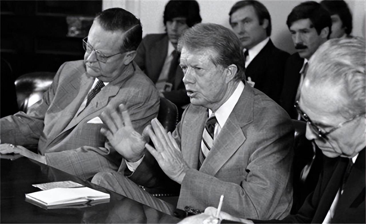 79年伊朗攻占美国大使馆，扣押52名人质当筹码，美特种兵营救失败_搜狐网