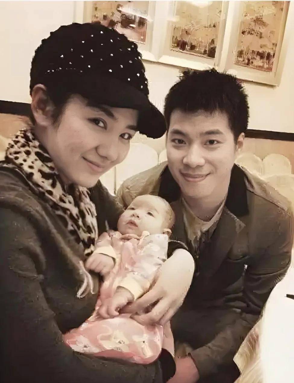 黄奕两次噩梦婚姻,绝望多年后强势回归,誓不再被欺负