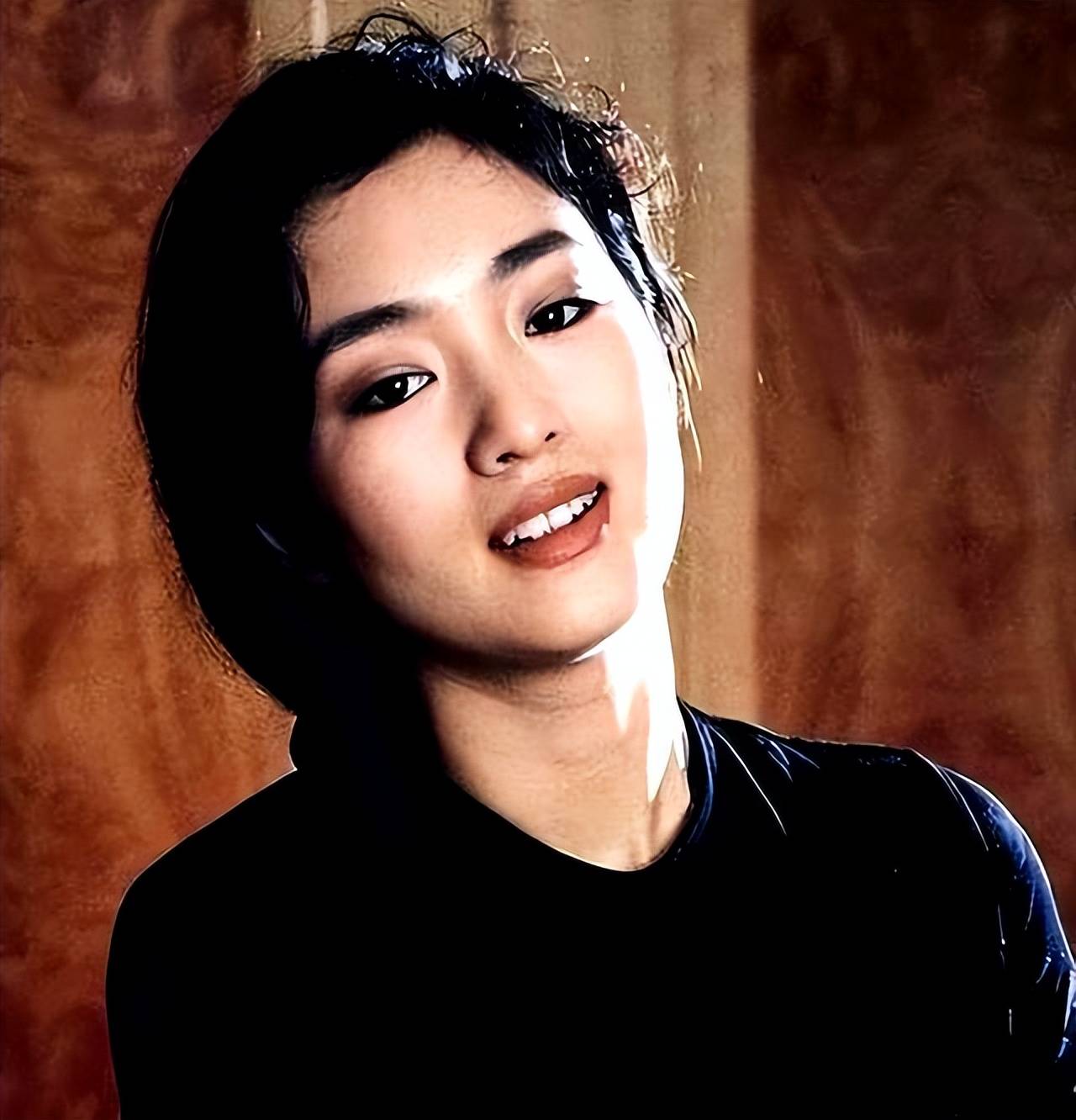 巩俐勇敢揭晓聋哑儿子身世,深情告白:他是我心中的骄傲!