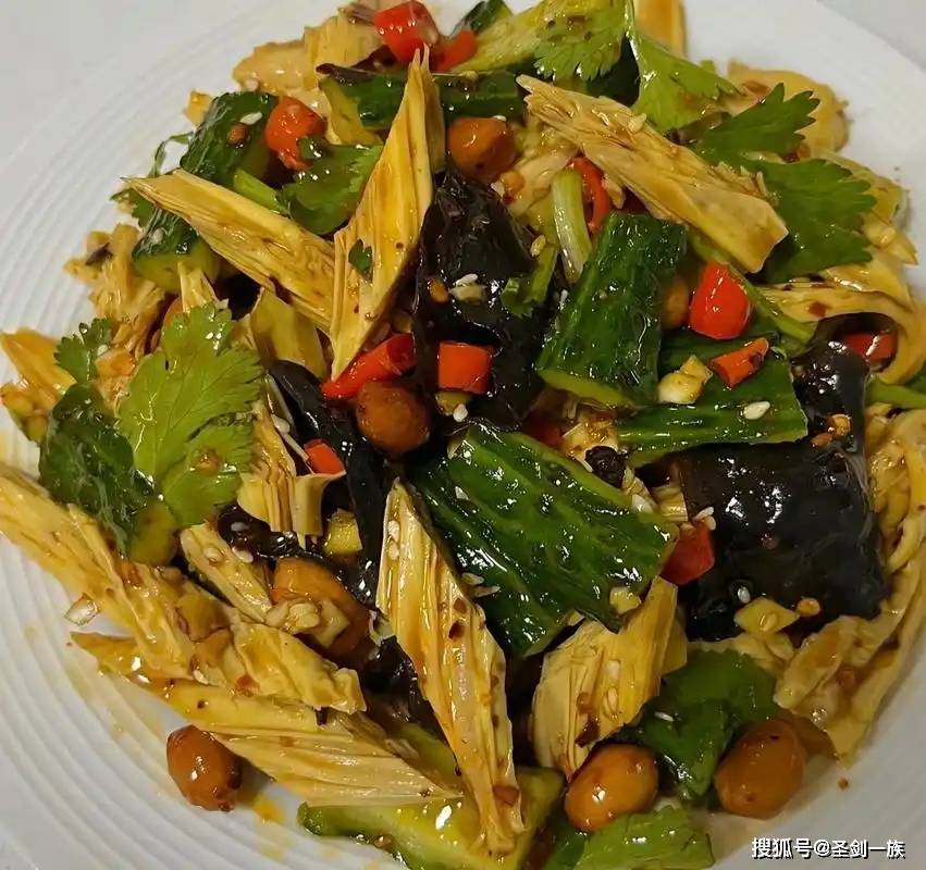 龙船节就在附近，建议使用8道菜。这很有