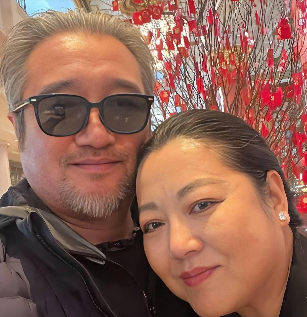 可是王茜华也毅然决然的要把孩子生下了,在自己老公的陪伴下