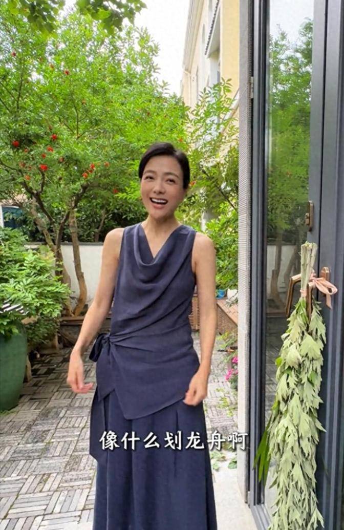 汪涵妻子杨乐乐选购四元艾草,私宅后院古韵首曝光