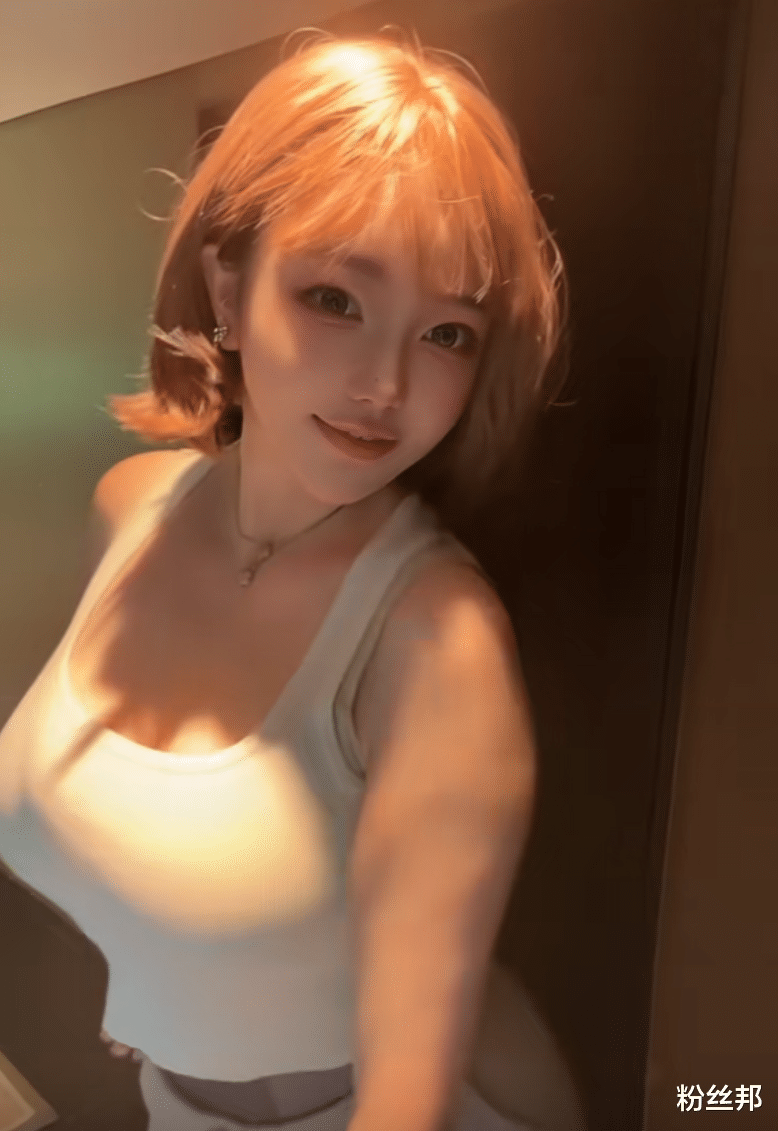 刘飞儿开启付费直播,吸引6000人围观,反向"无内容"引爆流量?