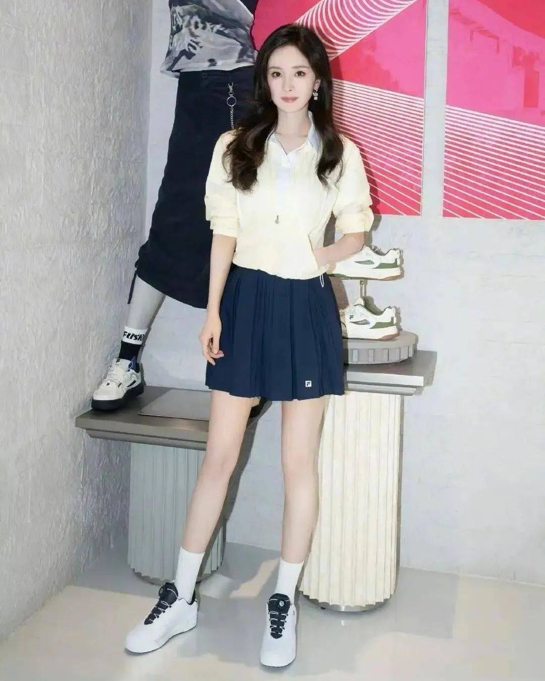 杨幂竟有jk照片,太奔放了!