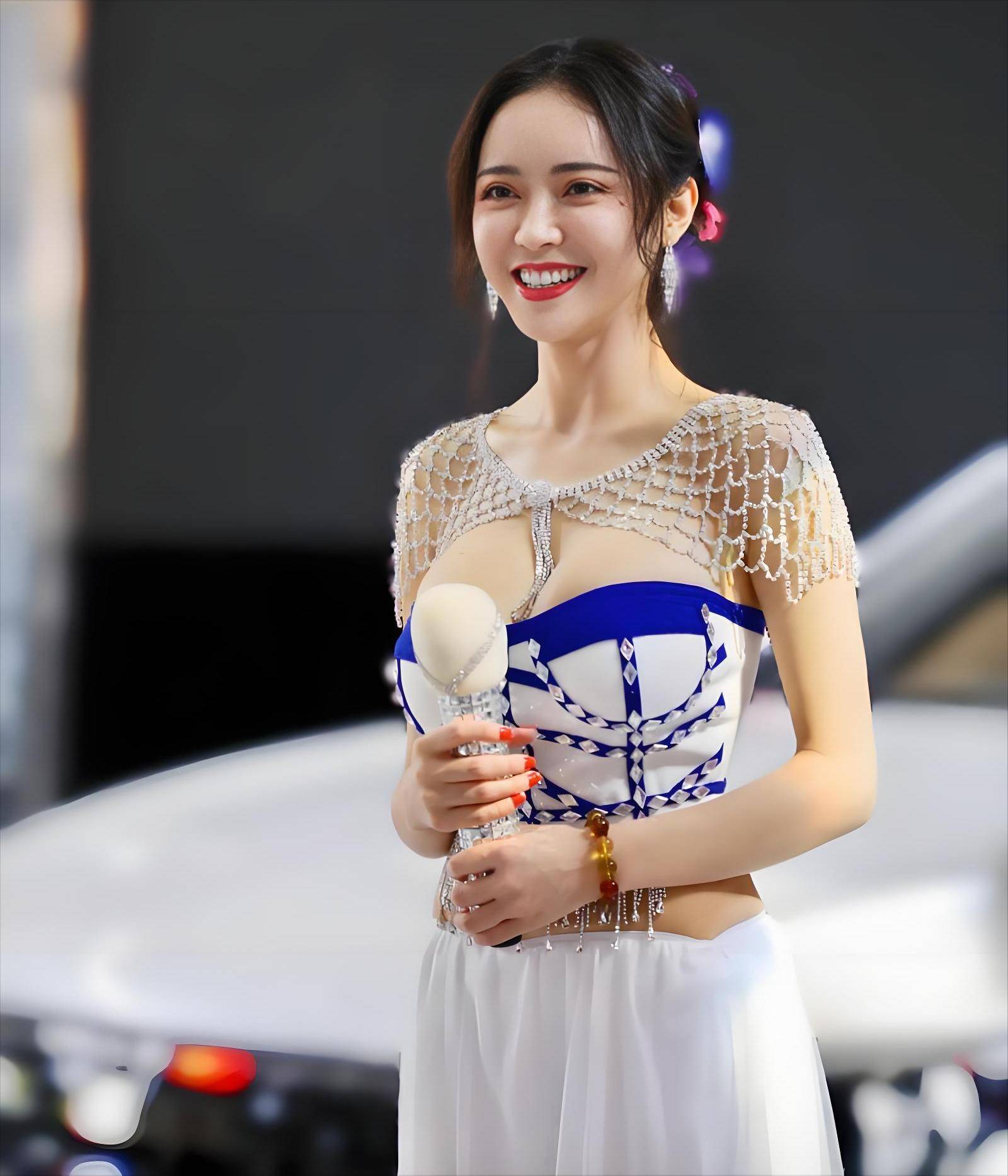潘春春非常养眼的五部电影!这魔鬼身材,不输柳岩,徐冬冬!