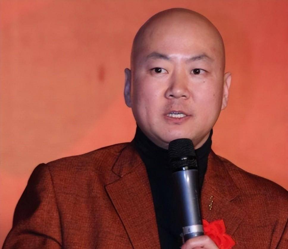 58岁郭冬临未婚无子,封杀风波后转行当网红,如今粉丝2000万