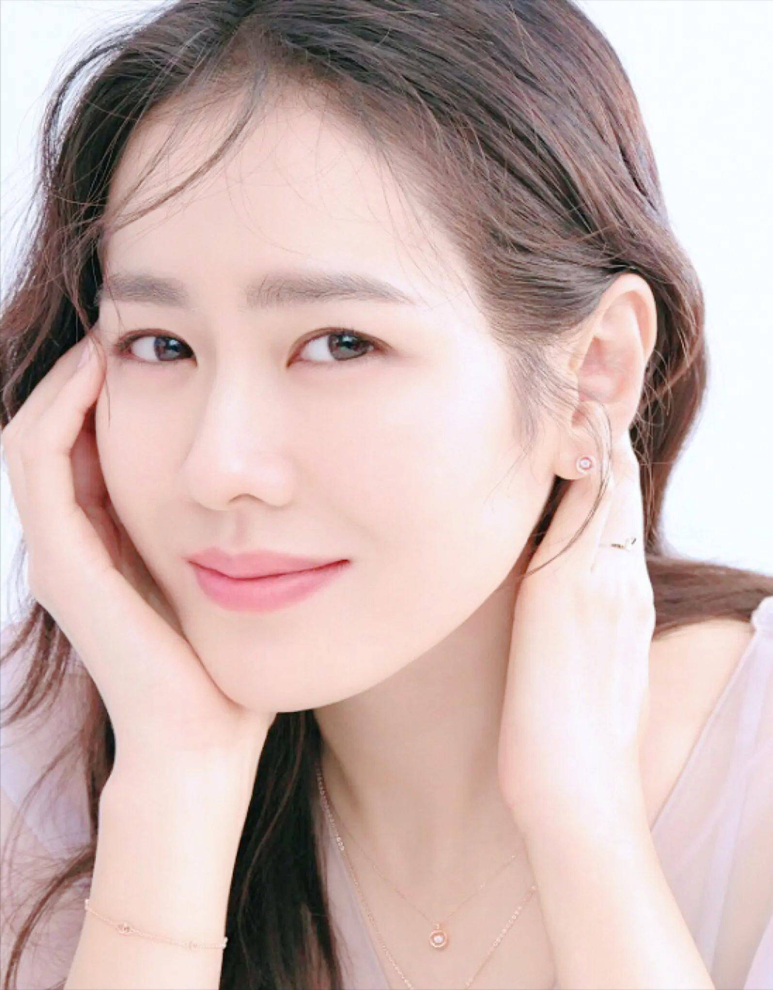 孙艺珍非常新照片状态满分真的美哭了,婚后一定很快乐!