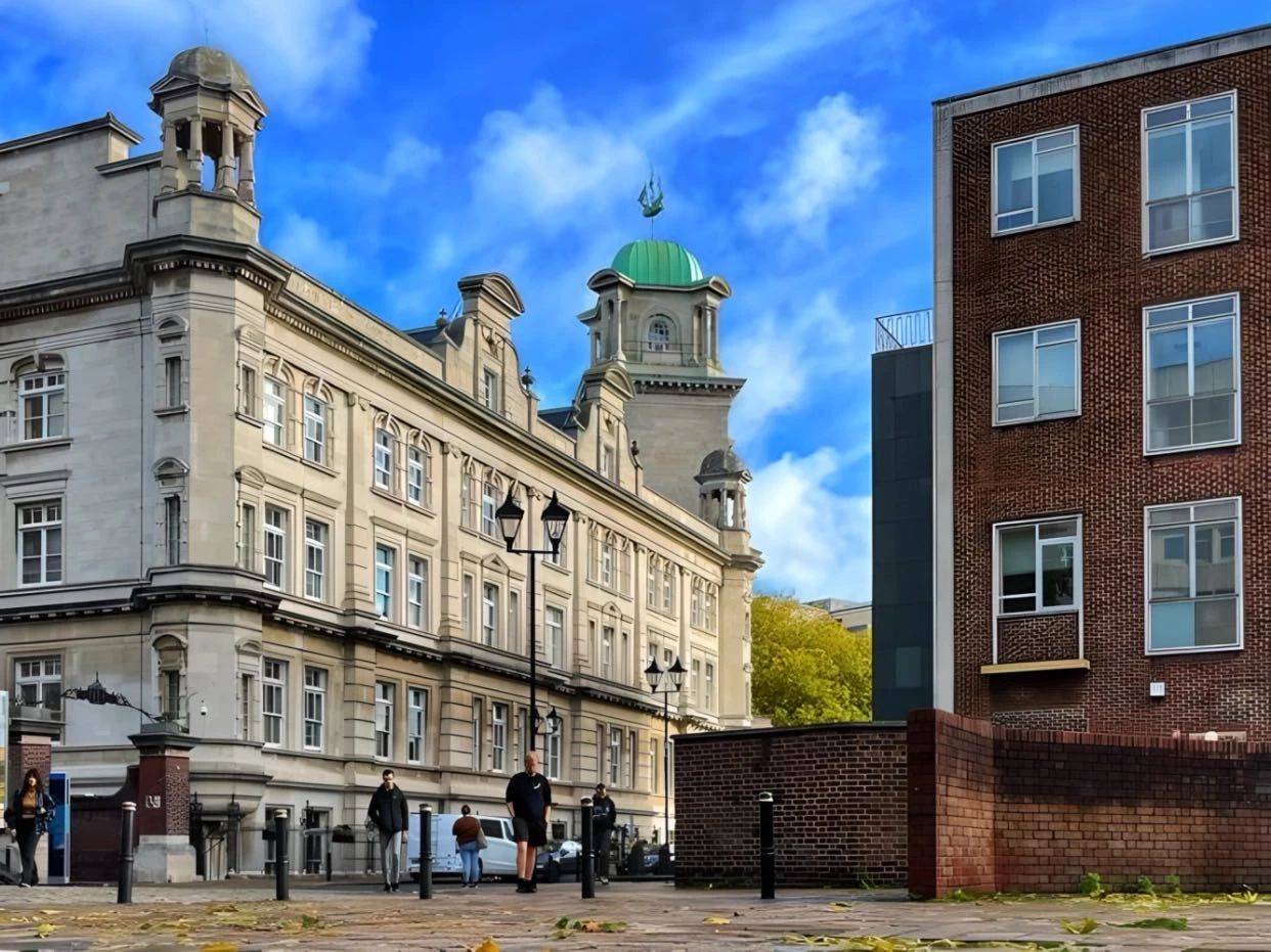 2 2本科是一种国际联合培养模式,学生通过国内和国外两个阶段的学习