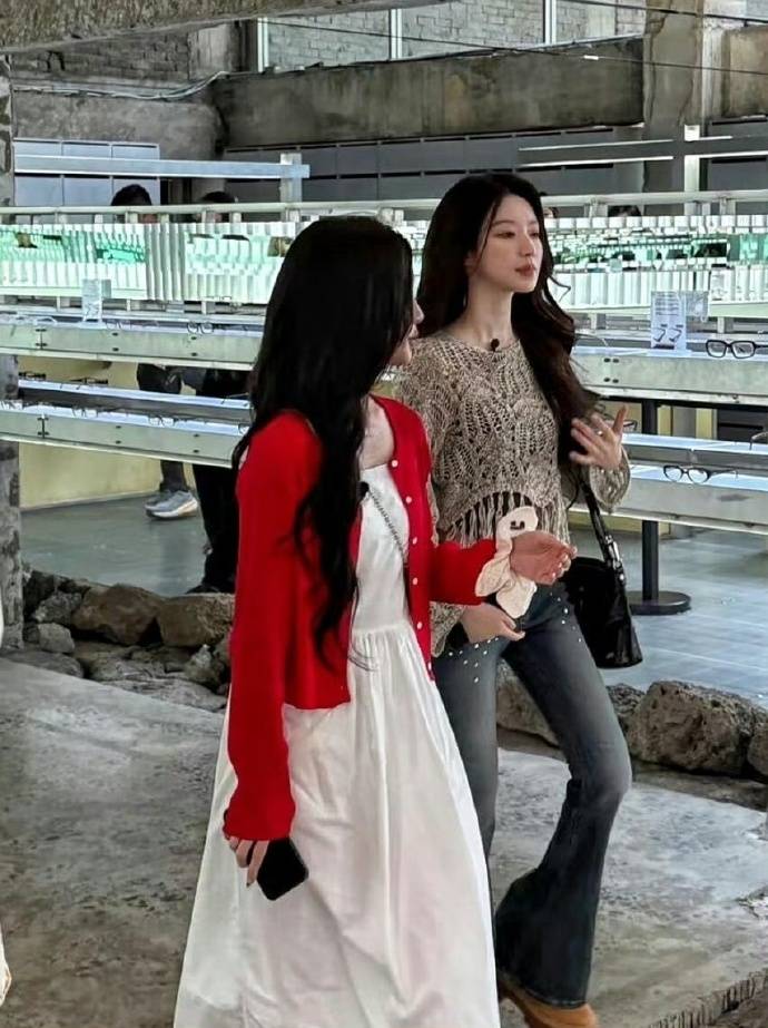 济州岛偶遇叶舒华登上热搜，网友：“女团门面名副其实” 插图4