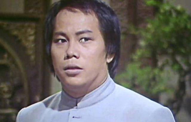 77岁梁小龙现状:现身深圳,和小20岁妻子低调,精气十足宝刀未老