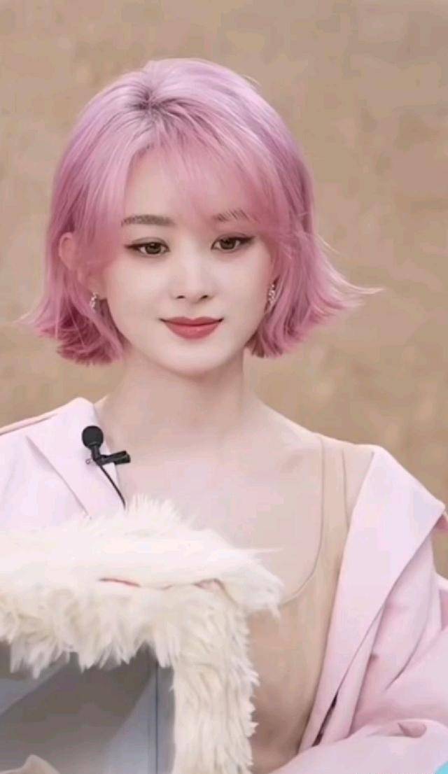 状态没有丝毫影响,粉色发型惊艳四射