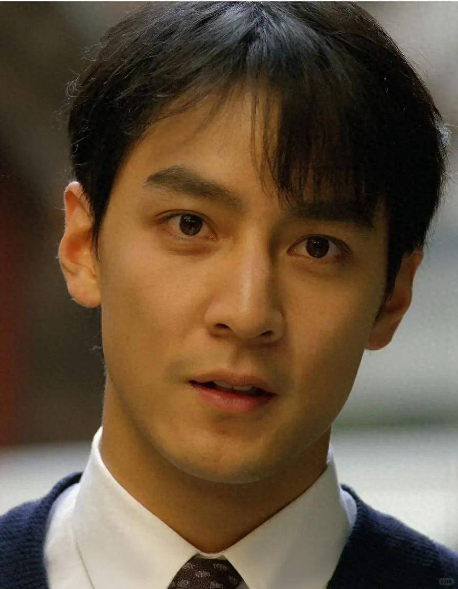 50岁吴彦祖近况曝光,上海街头遭疯狂抓拍,路人直呼:老头子