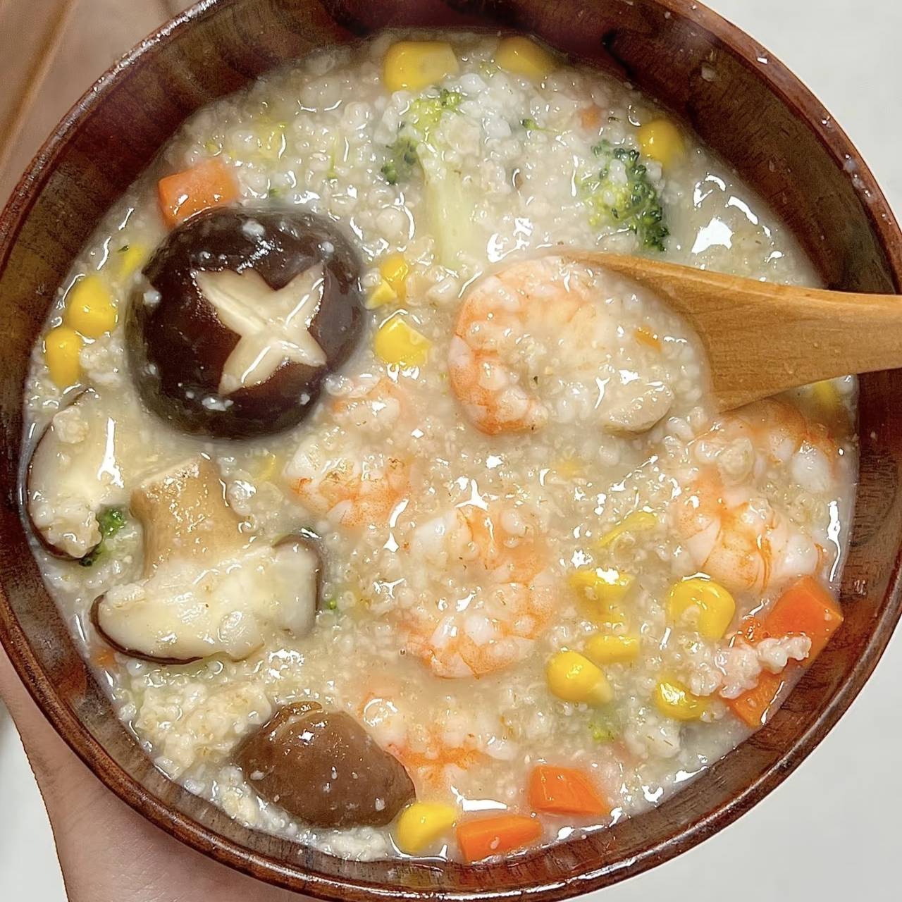 这碗玉米虾仁蔬菜粥有何独特魅力,让人喝过就难以忘怀?