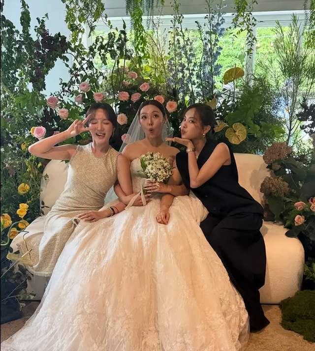 李玟暎婚礼,秀智缺席,“不和传闻”再被提及 插图2 李玟暎婚礼,秀智缺席,“不和传闻”再被提及 插图2