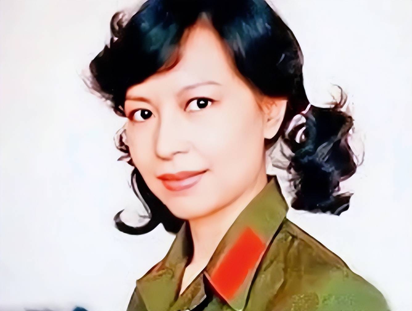 艳星狄娜:一脱成名逢戏必火,中年却回大陆,为祖国投资导航事业