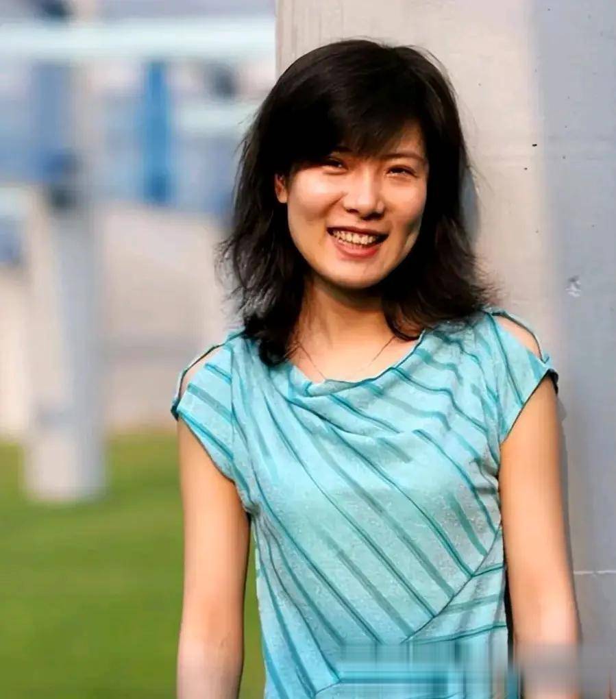 奥运冠军杜丽近况:大变样疑整容,颜值逆天变女神,41岁风韵犹存