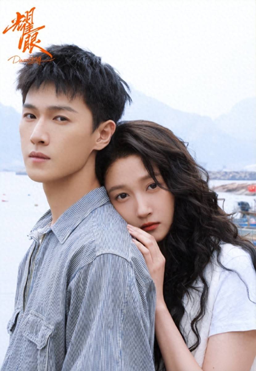 李昀锐vs关晓彤,俊男靓女养眼组合!