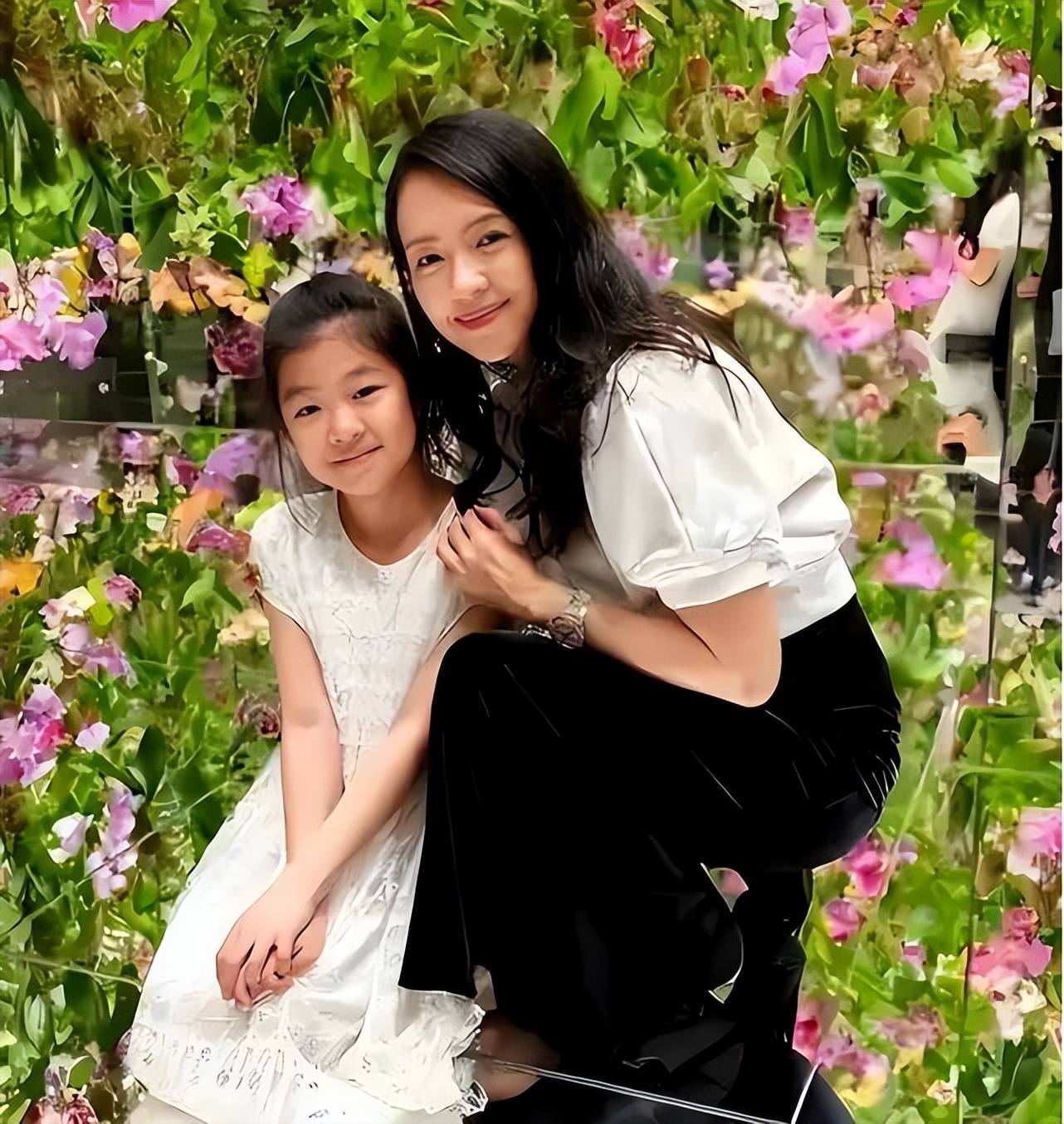 46岁章子怡惊喜,9岁女儿醒醒已为她"争光",母女默契引关注