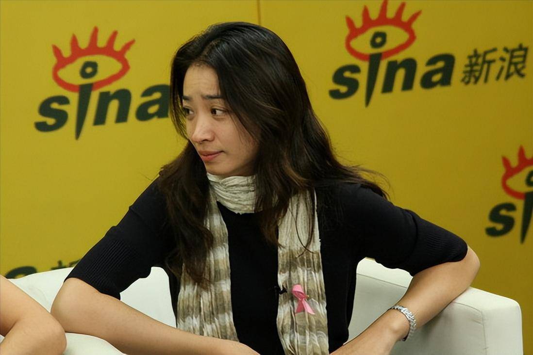 李乃文妻子聚餐照流出,颜值高过女明星,气质惊艳众人