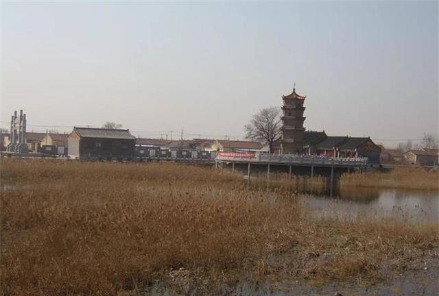他是省级革命委员会崩溃的第一位董事，他对X