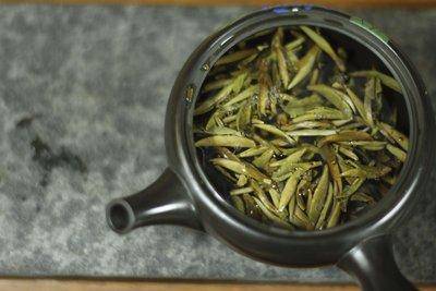 白茶冲泡如何保持清香？用90℃水温与玻璃