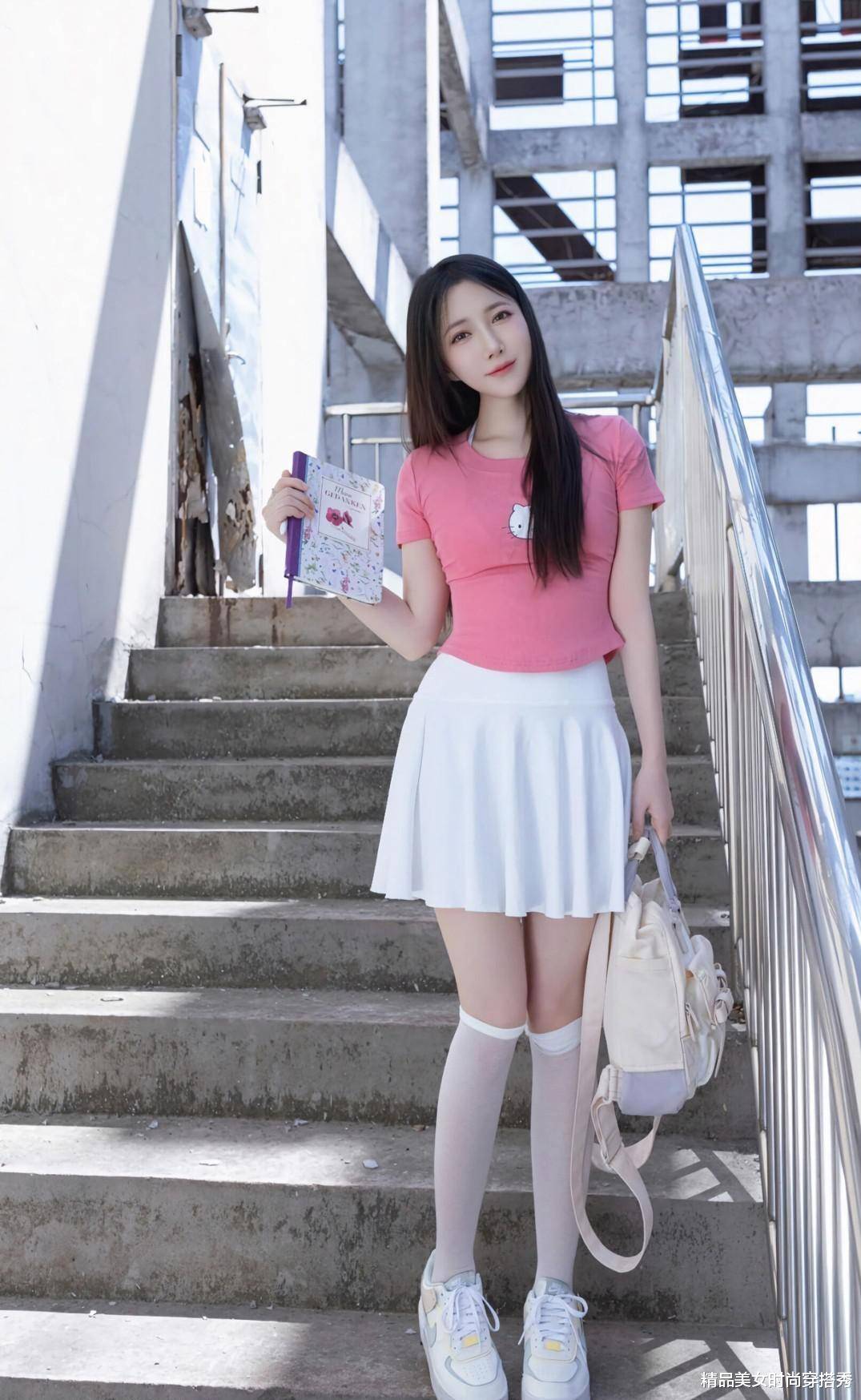 美女时尚穿搭,白色伞裙搭粉色t恤,减龄少女风引领潮流!