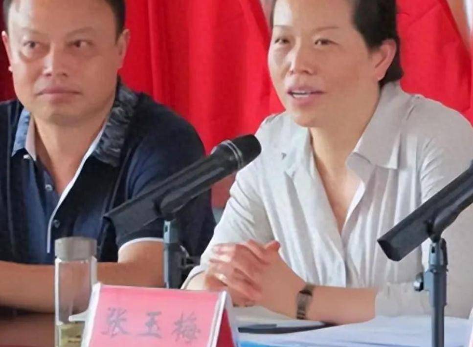 贵州毕节司法局局长张玉梅,爱喝茅台,爱泡年轻小伙,晚节不保