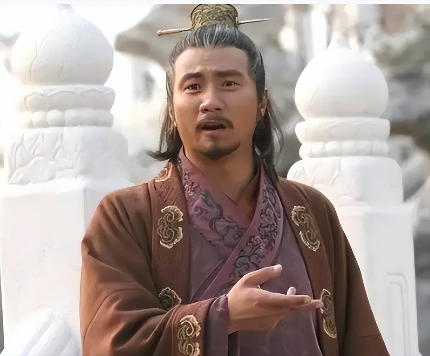 朱元璋临终前,身旁一个4岁女孩笑个不停,看到后:给朕刀下留