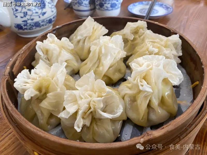 呼和浩特美食之旅：清晨稍麦焙子香，正午羊