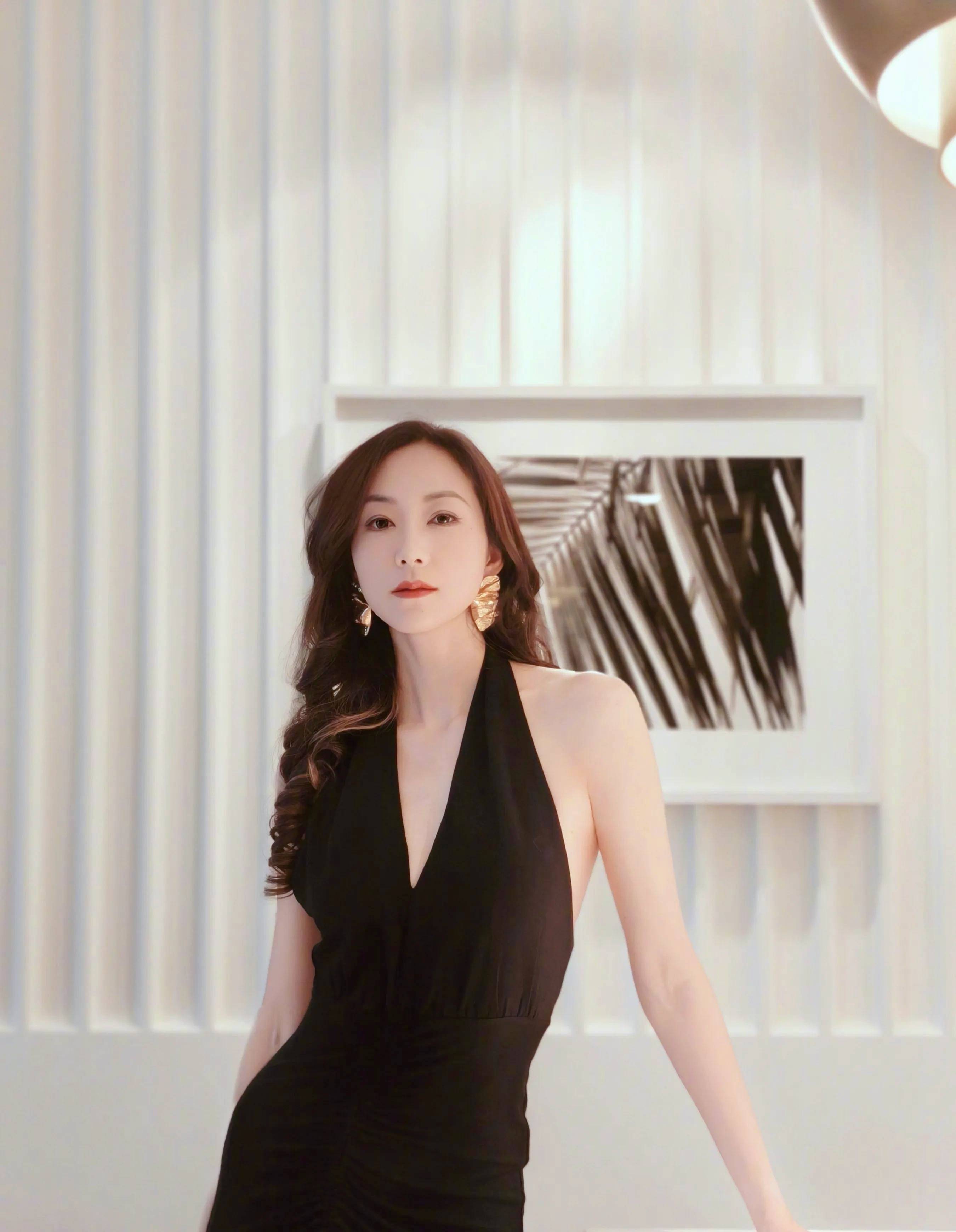 42岁韩雪美腿吸睛曝光 网友直呼太狠了!