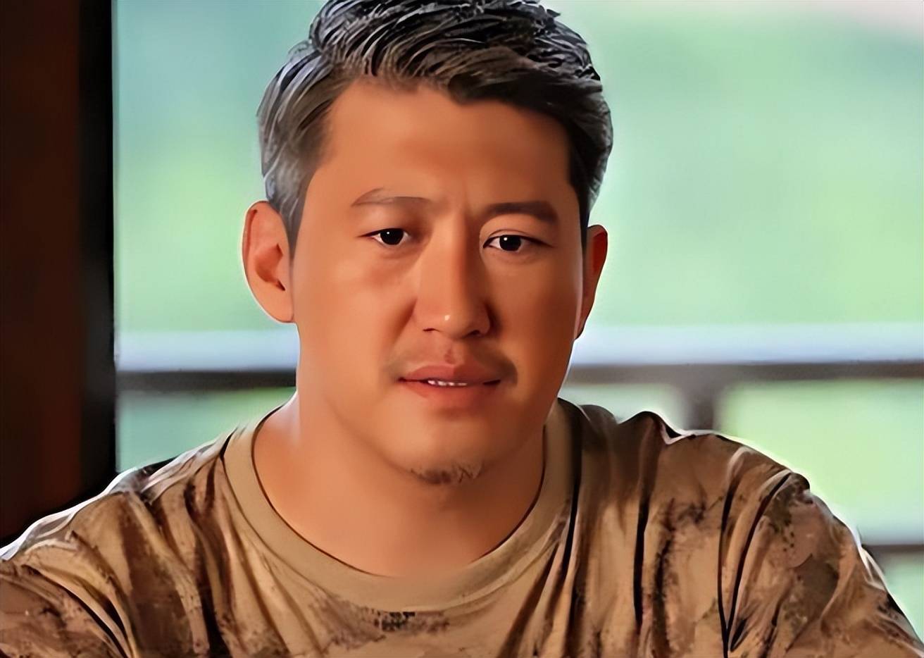 反派专业户赵龙豪现状曝光,张译手下默默打工,身材发福满脸皱纹