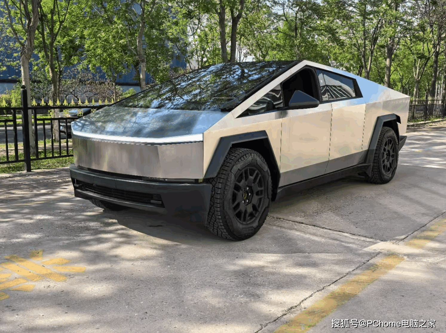 特斯拉提高Cybertruck双电机全轮驱动版售价至69990美元-百货之家