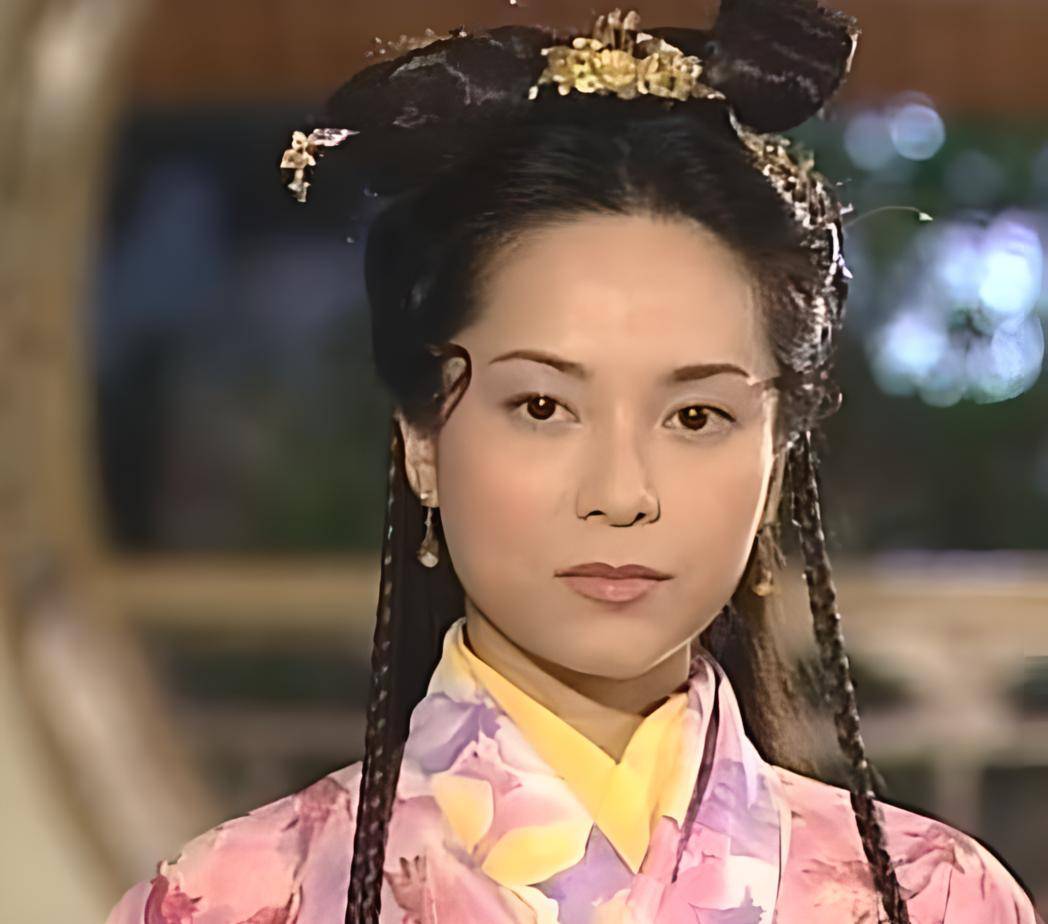 最美港姐郭羡妮,拒绝豪门豪嫁,甘心为爱买房贴补河南农村